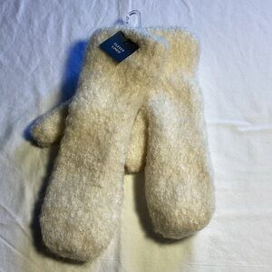 Elegant Cream Mittens